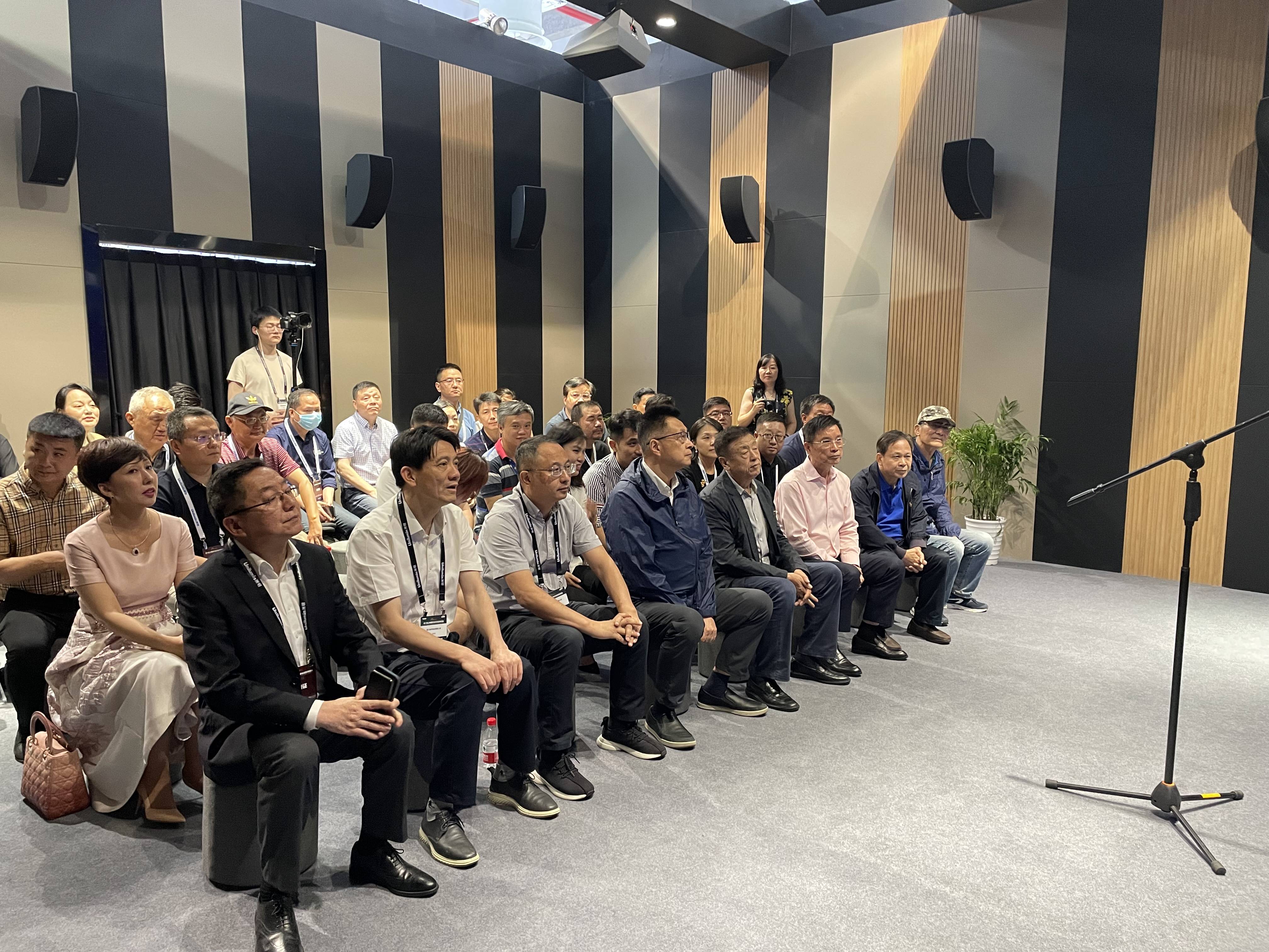 展会报道|影王推出国际先进4.0直视显示LED全景声数字影院解决方案